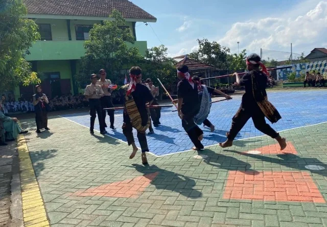 hari pahlawan 24